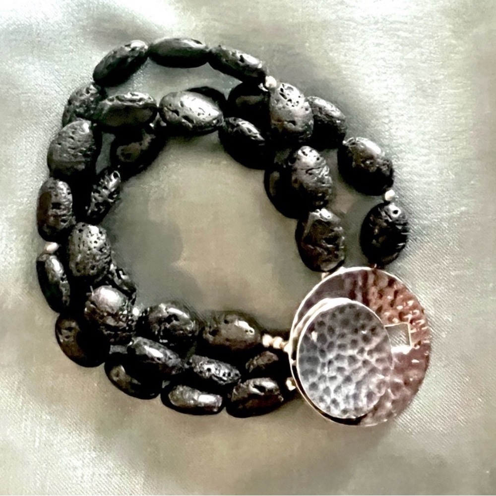 Silpada Vintage.925 Sterling Silver Black Lava Bracelet Gorgeous Closure Detail